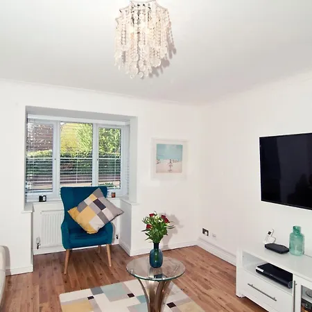 Luxurious Zone 2, One Stop Bridge! Apartment *