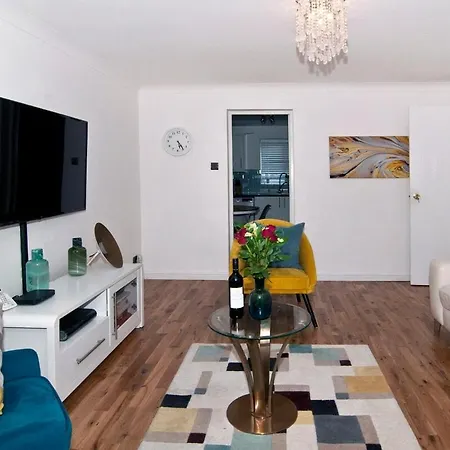Luxurious Zone 2, One Stop Bridge! Apartment *