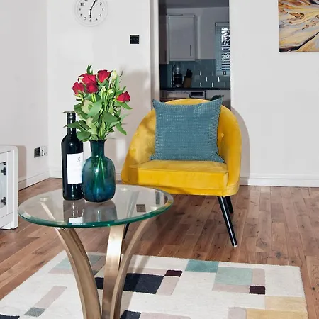 Apartment Luxurious Zone 2, One Stop Bridge!