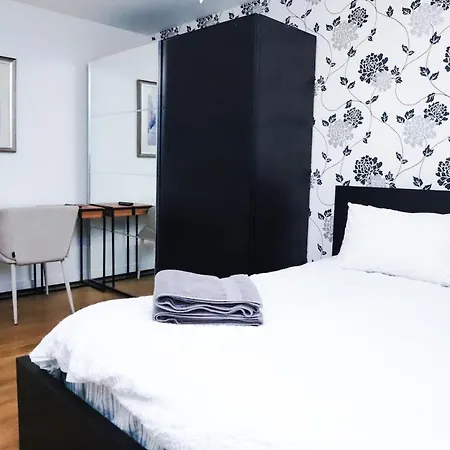 Great Location, Direct Links To Bridge! Apartment London