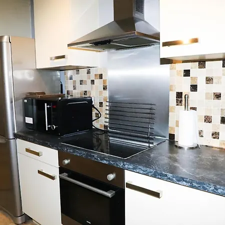 Apartment Great Location, Direct Links To Bridge!