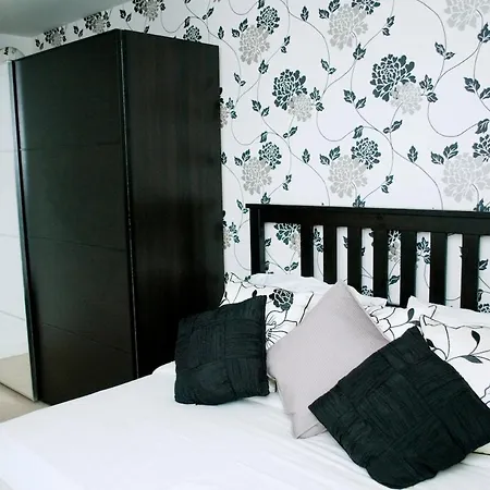 Great Location, Direct Links To Bridge! Apartment