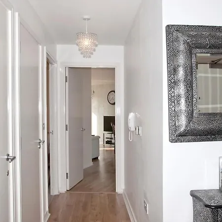Apartment Great Location, Direct Links To Bridge!
