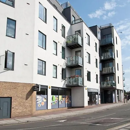 Great Location, Direct Links To Bridge!