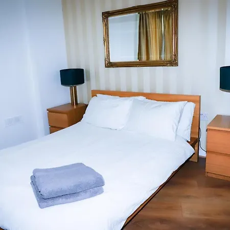 Great Location, Direct Links To Bridge! Apartment *