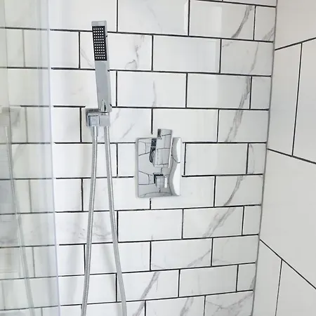 Great Location, Direct Links To Bridge! * London