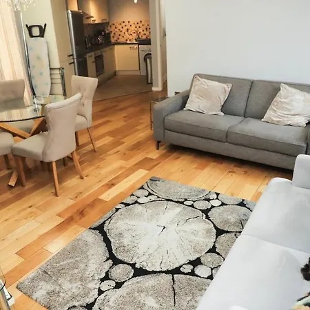 Apartment Great Location, Direct Links To Bridge!