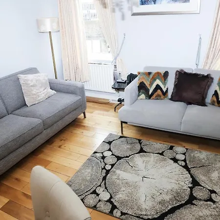 Apartment Great Location, Direct Links To Bridge! *