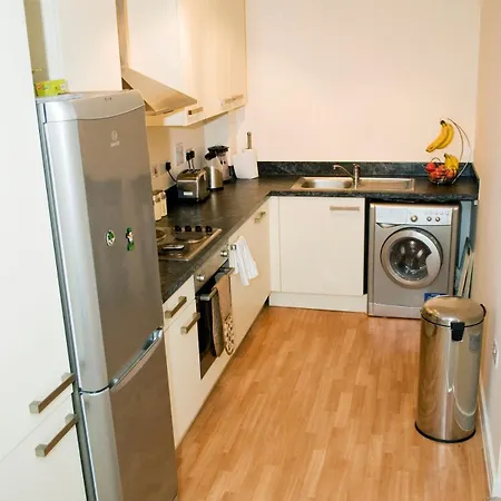 Apartment Great Location, Direct Links To Bridge! *