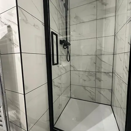 2 Bedroom Flat By Bridge & The Shard Apartment London