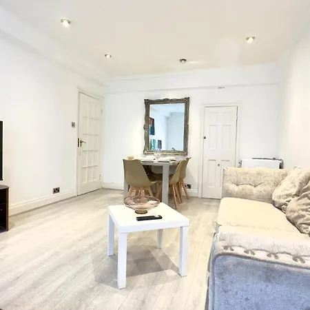 Apartment Cute 2 Bedroom London
