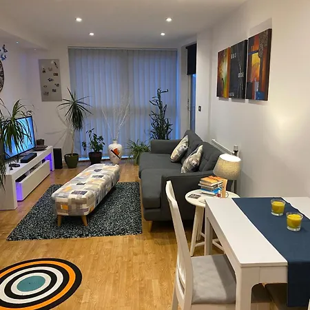 La Casa - 30 Mins To London And 20 To Mins To Wembley Stadium *