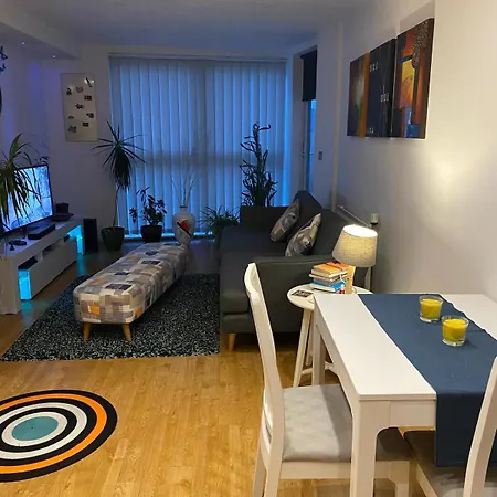 Homestay La Casa - 30 Mins To London And 20 To Mins To Wembley Stadium *