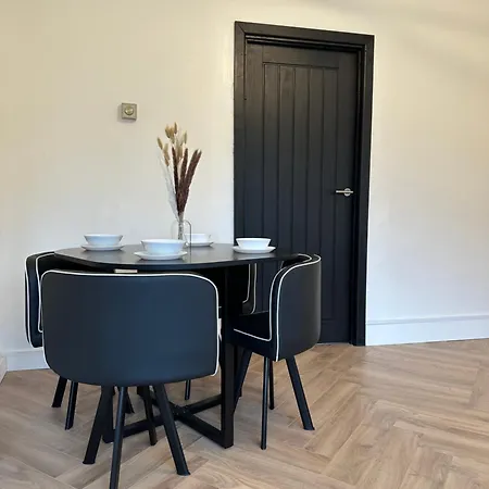 2 Bedroom Flat By Bridge & The Shard London