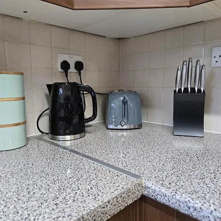 Spacious 3 Min From Station Appartement Londen