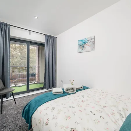 Apartment 2br Near Canning Town Stn Balcony Location