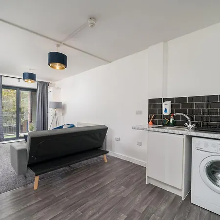 2br Near Canning Town Stn Balcony Location Apartment London