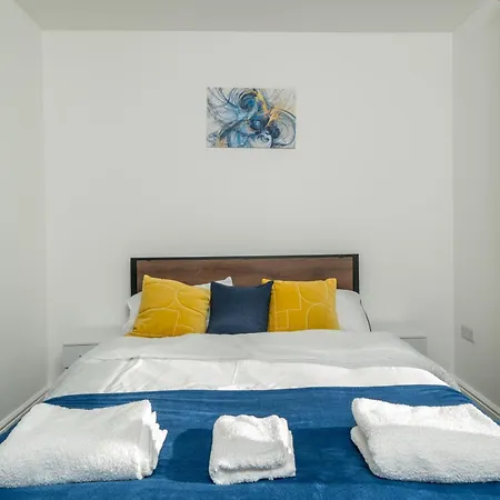 2br Near Canning Town Stn Balcony Location London