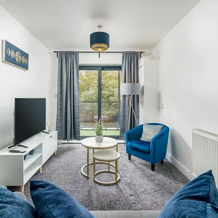 2br Near Canning Town Stn Balcony Location Apartment London