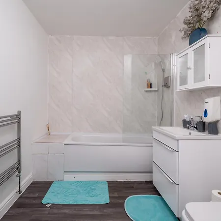 Apartment 2br Near Canning Town Stn Balcony Location *