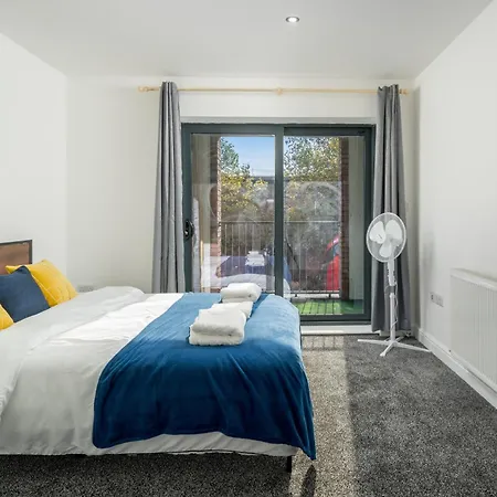 2br Near Canning Town Stn Balcony Location *