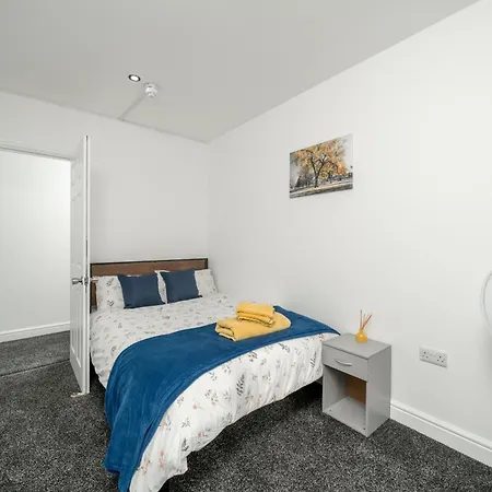 2br Near Canning Town Stn Balcony Location * London
