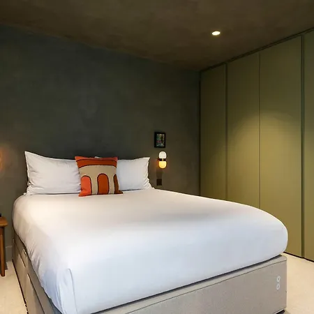 Apartment Veeve - De Beauvoir Hideaway