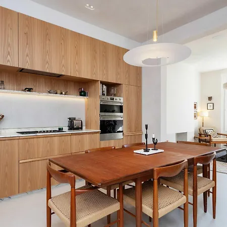 Apartment Veeve - De Beauvoir Hideaway
