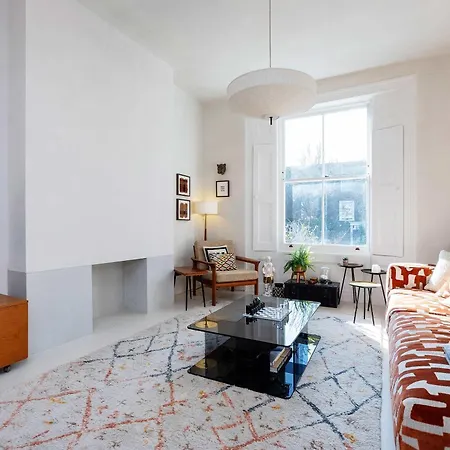 Apartment Veeve - De Beauvoir Hideaway