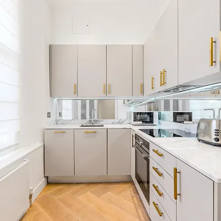 Sunlit 1-br Flat Near Notting Hill