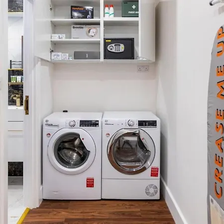 Apartment Metro Majesty 5-bedroom Gem In South Tottenham *