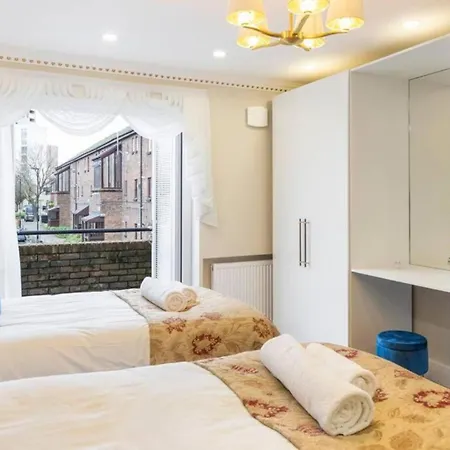 Metro Majesty 5-bedroom Gem In South Tottenham London