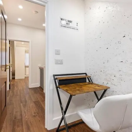 Metro Majesty 5-bedroom Gem In South Tottenham * London