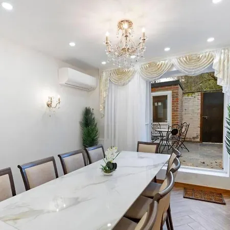 Metro Majesty 5-bedroom Gem In South Tottenham London