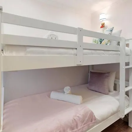 Metro Majesty 5-bedroom Gem In South Tottenham