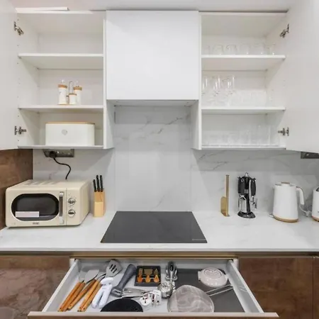 Apartment Metro Majesty 5-bedroom Gem In South Tottenham London
