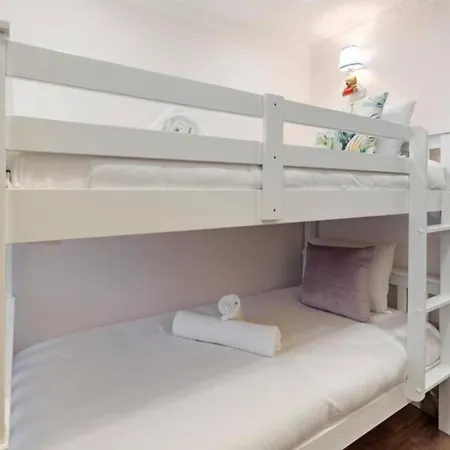 Metro Majesty 5-bedroom Gem In South Tottenham *