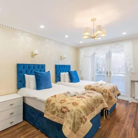 Metro Majesty 5-bedroom Gem In South Tottenham London
