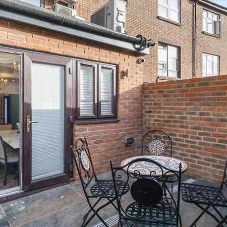 Metro Majesty 5-bedroom Gem In South Tottenham *