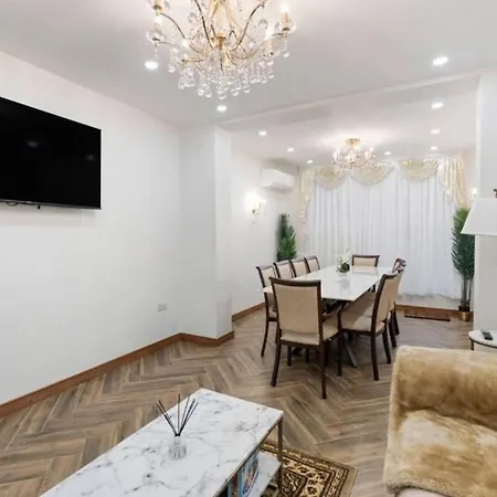 Metro Majesty 5-bedroom Gem In South Tottenham Apartment *