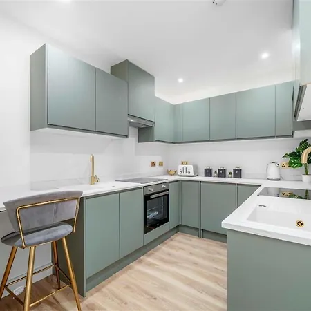 Apartment One-bedroom Flat In With Free Parking
