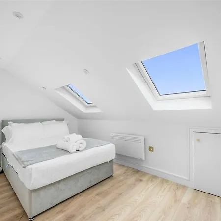 One-bedroom Flat In With Free Parking Apartment Harrow