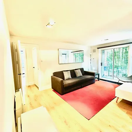 Private And Modern One Bed Gated Flat * Londres