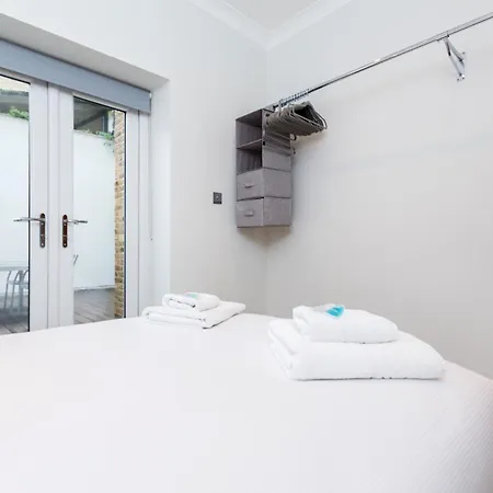 Amazing 1bdr With Private Decked Garden, Fast Wifi Apartment *