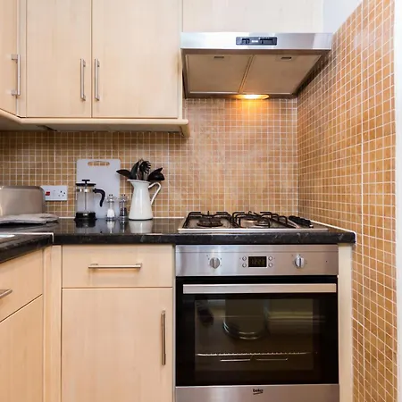 Amazing 1bdr With Private Decked Garden, Fast Wifi Apartment