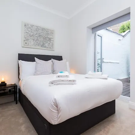Amazing 1bdr With Private Decked Garden, Fast Wifi * London