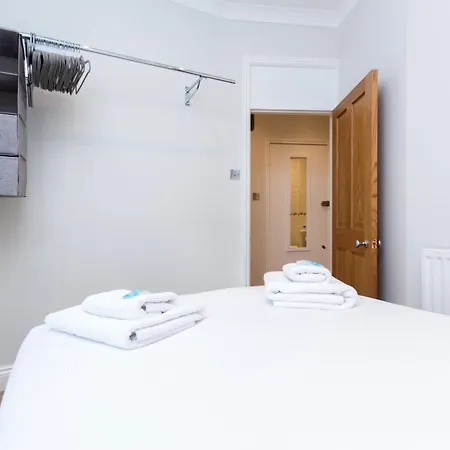 Amazing 1bdr With Private Decked Garden, Fast Wifi Apartment *