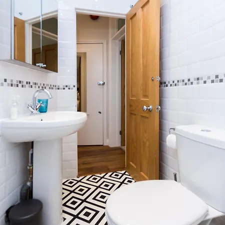 Amazing 1bdr With Private Decked Garden, Fast Wifi *