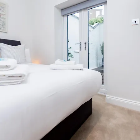 Amazing 1bdr With Private Decked Garden, Fast Wifi * London