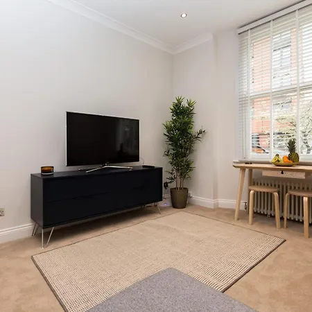 Apartment Amazing 1bdr With Private Decked Garden, Fast Wifi London